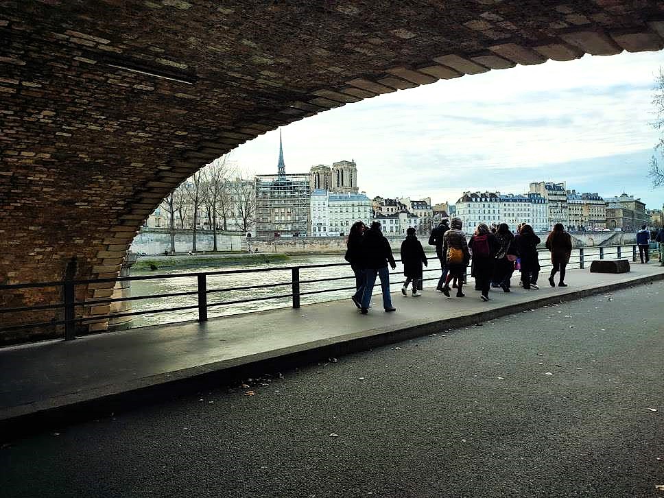 Visita A pé em Paris Origens de Paris, realidade virtual àas margens do Rio Sena