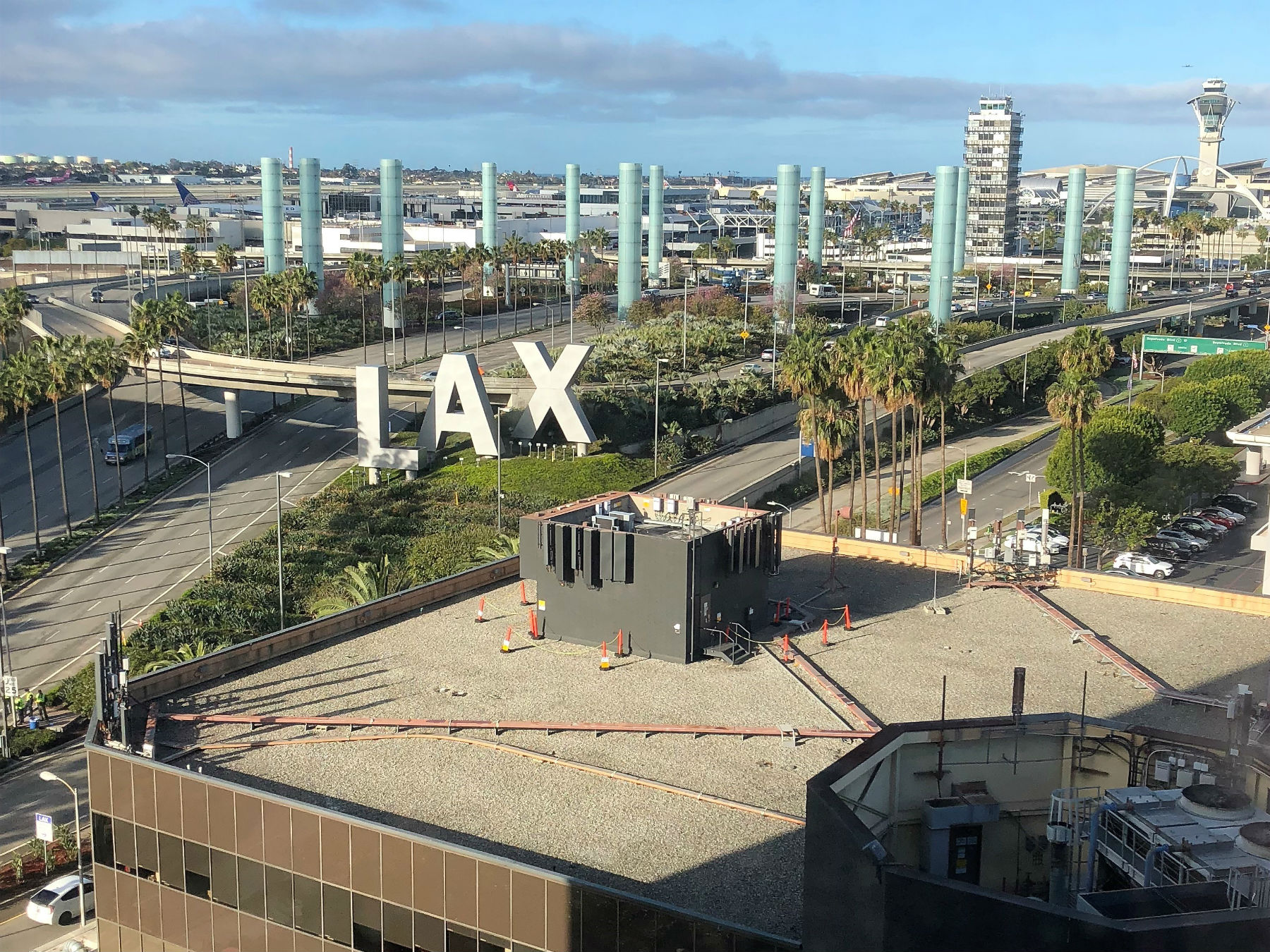 Vista do H Hotel próximo ao aeroporto de Los Angeles