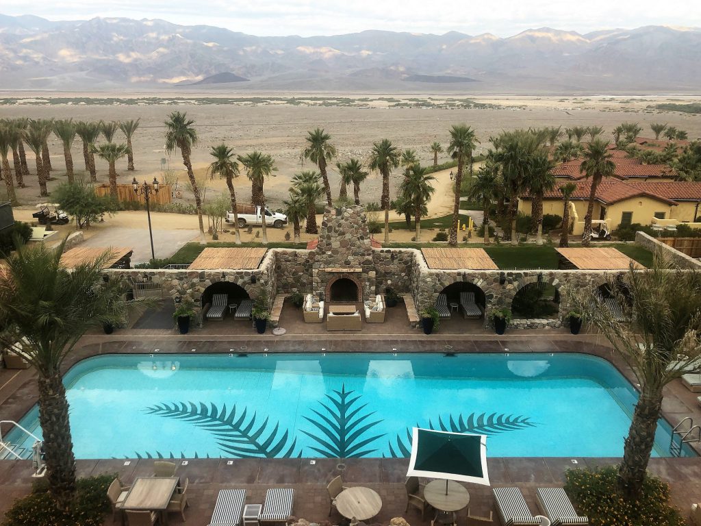 A piscina de água natural do Inn at Death Valley, no Vale da Morte, Califórnia