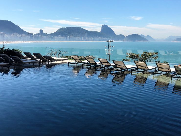 Fairmont Rio: piscina com vista para a Praia de Copacabana