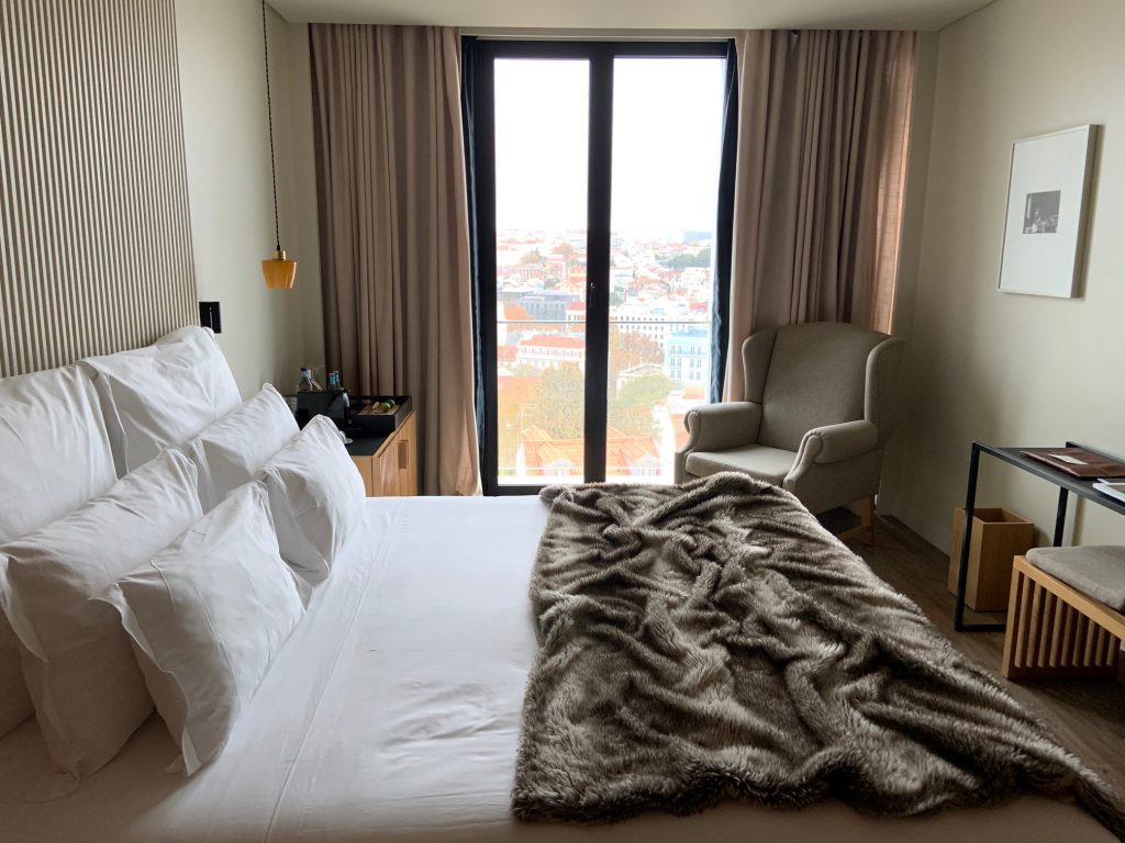 Melhores hotéis de 2019: quarto com vista para Lisboa no hotel boutique de luxo Memmo Príncipe Real