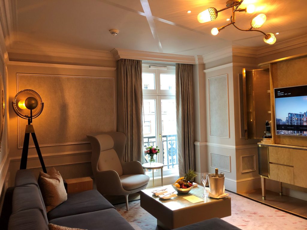 Melhores hotéis de 2019: sala de uma das suítes do renovado hotel de luxo Mandarin Oriental Hyde Park London