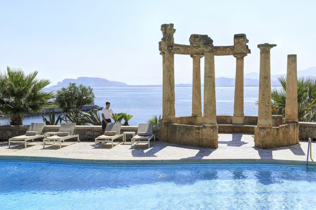 Novos hotéis de 2020: piscina com vista para o Mar Tirreno no Villa Igiea, em Palermo