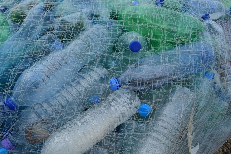 Uso de plástico nos resosrts do Brasil na era covid-19: garrafas PET recolhidas no mar