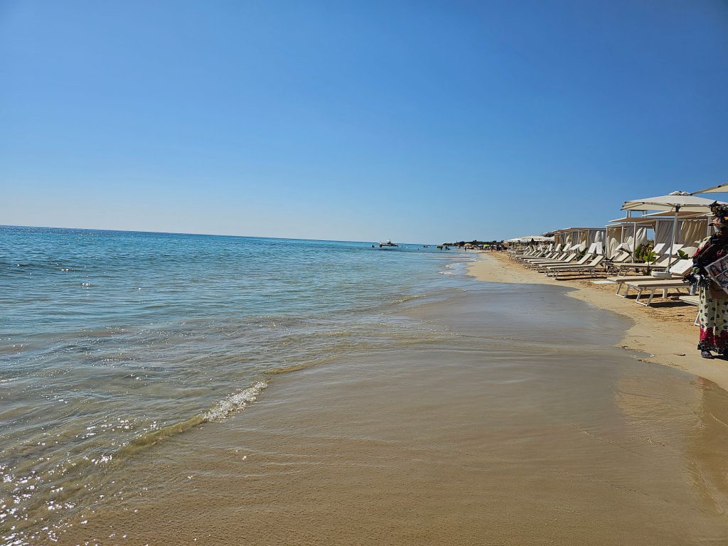 Pescoluse, praia na costa da Puglia banhada pelo Jônico